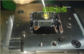 蘋(píng)果手機(jī)充電器配件模具拋光
